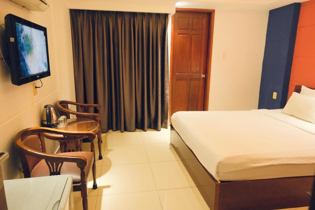 Hotel Yaya Sai Gon Bui Vien Walking Street 2*