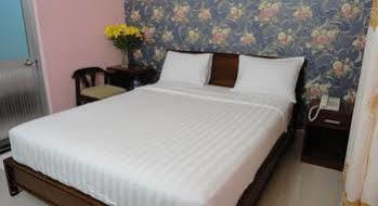 Yaya Sai Gon Bui Vien Walking Street Hotel 2*